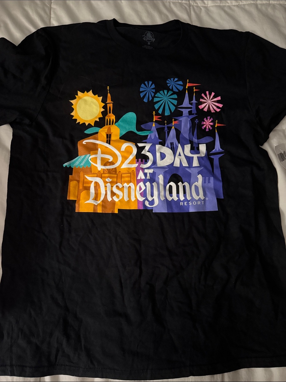 Disney Disneyland D23 day shirt M NWT